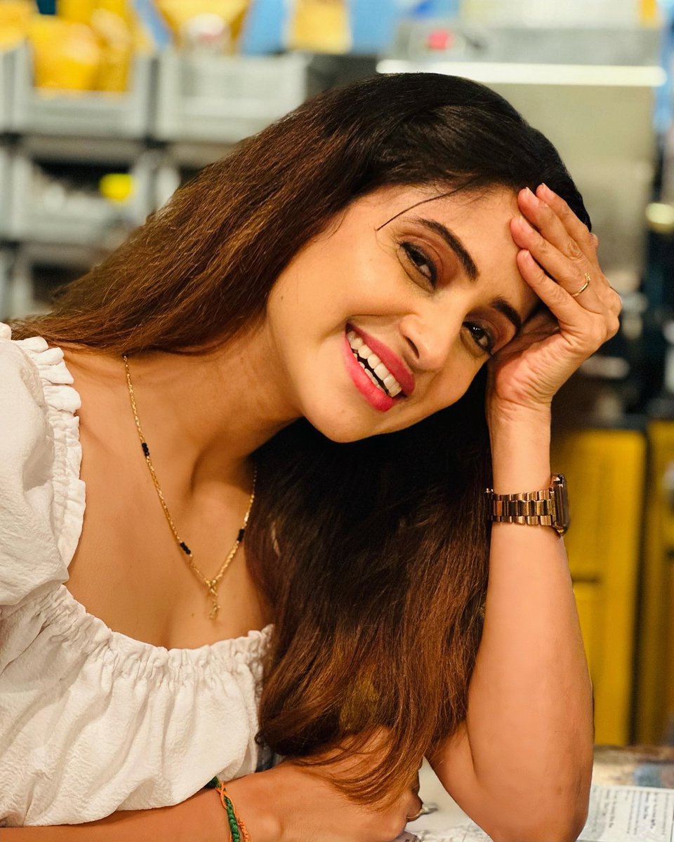 vaishuuofficial's tweet photo. 🤍🫰
#Ayesha #BiggBossTamil6 #actress https://t.co/WL6dpL3UJo