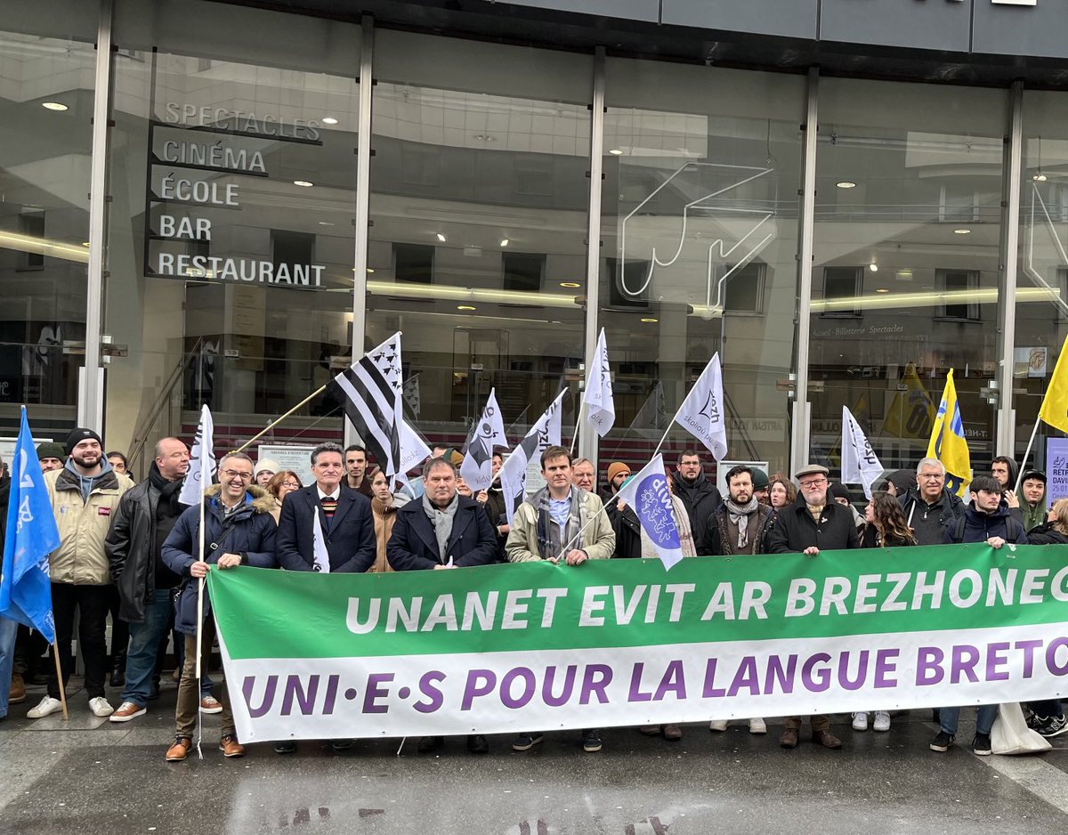 Présent ce matin à la manifestation à Rennes en faveur du breton. Le ministre n’est pas venu mais l’Etat s’est engagé à travers la convention spécifique. Les outils sont là pour avancer. Il n’y a plus de temps à perdre. L’Etat doit respecter ses engagements. Betek an trec’h !