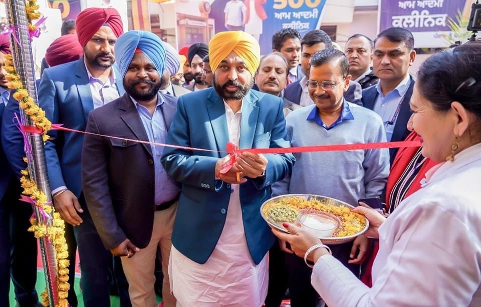 Kashmir_s_wahla's tweet image. ਸਿਹਤਮੰਦ ਤੇ ਤੰਦਰੁਸਤ ਪੰਜਾਬ ਵੱਲ ਇੱਕ ਹੋਰ ਕਦਮ!! ਸ੍ਰੀ ਅੰਮ੍ਰਿਤਸਰ ਸਾਹਿਬ ਵਿਖੇ ਮੁੱਖ ਮੰਤਰੀ @BhagwantMann ji ਅਤੇ ਸੁਪਰੀਮੋ @ArvindKejriwal ਜੀ ਵੱਲੋ #500AamAadmiClinic ਪੰਜਾਬੀਆਂ ਨੂੰ ਸਮਰਪਿਤ ਕੀਤੇ। ਇਸ ਮੋਕੇ ਸਾਥੀਆਂ ਨਾਲ ਪ੍ਰੋਗਰਾਮ ਵਿੱਚ ਸ਼ਿਰਕਤ ਕੀਤੀ। @SandeepPathak04 @CMOPb @PunjabGovtIndia @AAPPunjab