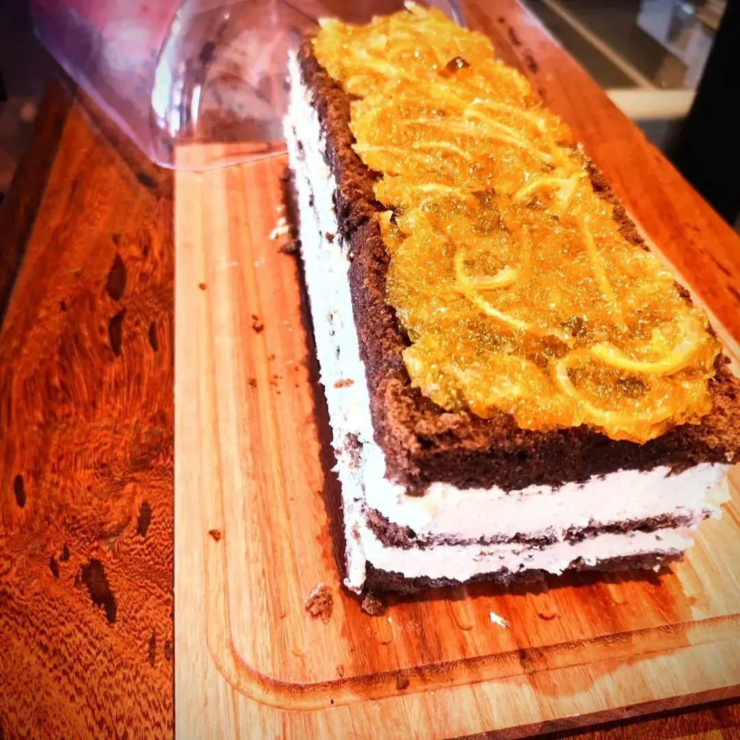 Gonzalez_Cinema's tweet photo. Ele voltou!!!
Bolo de Chocolate 50% Cacau, recheio de Mousse de Laranja e cobertura de Geleia de Laranja com Pimenta.
#bolos #bolodechocolate #rexheiodemoussedelarabja #moussedelaranja #geleiadelaranjacompimenta #bolofofinho #bolodelicia #querobolo #ficatembolo https://t.co/GGuZVj0ADm
