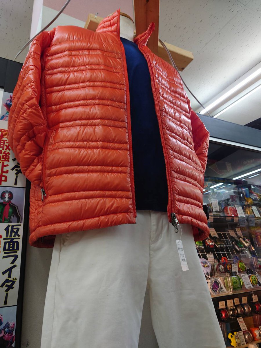 oukoku1021's tweet photo. 多治見店2F
1F衣料スタッフ様と2Fスタッフ合作でさらに特撮店頭コーナーをリニューアルしました
※強度の問題もありますので各マネキン・小物にはお手を触れないようお願いします。衣料ご入用の際はスタッフにお申し付けください
まだまだ特撮系商材は買取募集中です
ご来店お待ちしております(やぶ https://t.co/HtWNrMJPLE