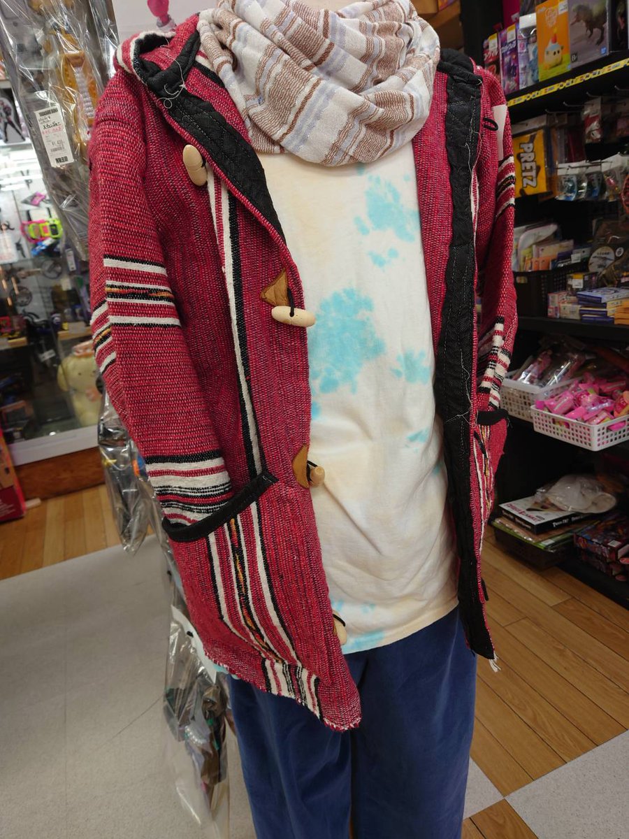 oukoku1021's tweet photo. 多治見店2F
1F衣料スタッフ様と2Fスタッフ合作でさらに特撮店頭コーナーをリニューアルしました
※強度の問題もありますので各マネキン・小物にはお手を触れないようお願いします。衣料ご入用の際はスタッフにお申し付けください
まだまだ特撮系商材は買取募集中です
ご来店お待ちしております(やぶ https://t.co/HtWNrMJPLE