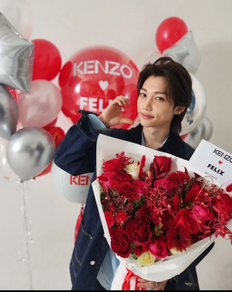 bbockdj's tweet photo. KENZO x #FELIX Instagram post! our pretty boy ❤️ #StrayKids #LeeFelix 1/2 https://t.co/0UvvHLg22Y