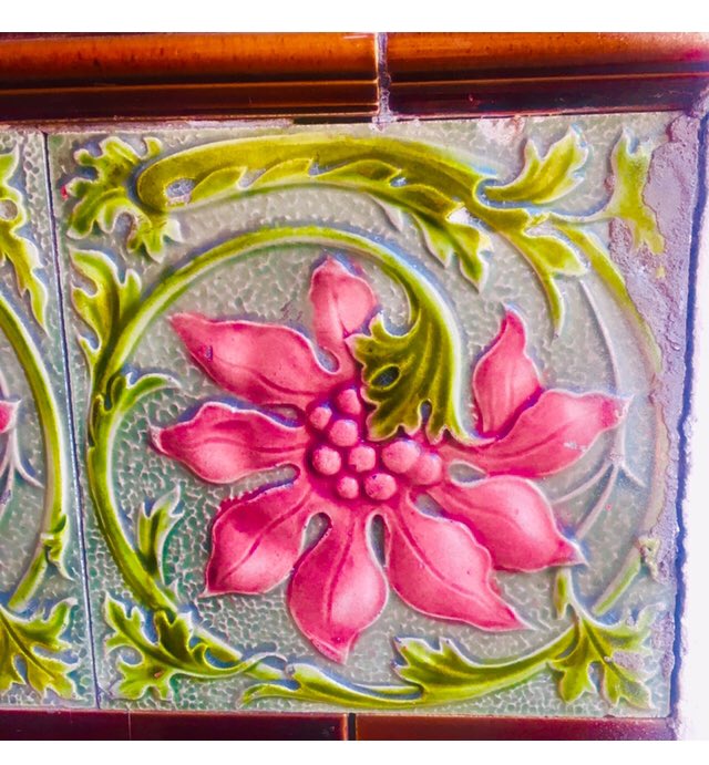 DennistounStyle's tweet image. Wally tiles, Dennistoun. Beauties. 🌸🌺🌷🍋#dennistoun #dennistounstyle #wallytiles @GUTenements @TnmntTiles @BehindTiles @ColoursClose @Studio_FV
