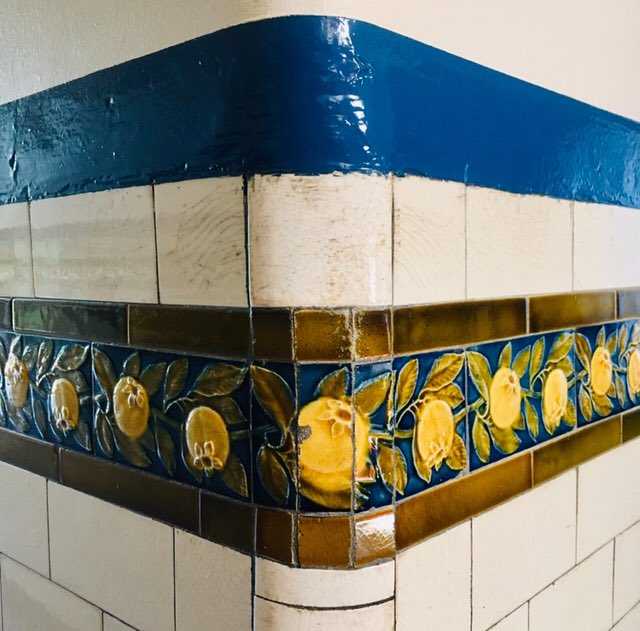 DennistounStyle's tweet image. Wally tiles, Dennistoun. Beauties. 🌸🌺🌷🍋#dennistoun #dennistounstyle #wallytiles @GUTenements @TnmntTiles @BehindTiles @ColoursClose @Studio_FV