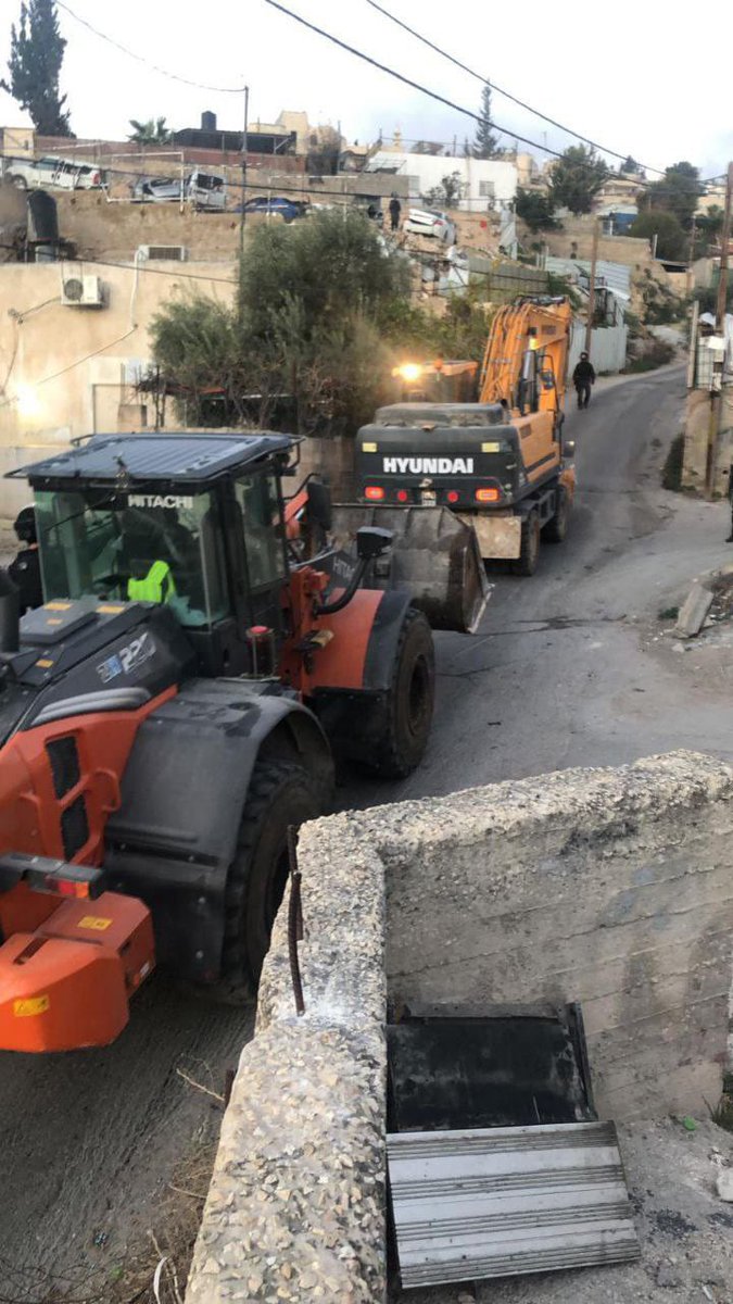 MajorPoonia's tweet photo. आतंकी हमले मी लि���्त आतंकवादियों के घरों को Demolish करने के लिये Bulldozer जा रहे हैं 
यह इज़राइल कर रहा है 

यहाँ तो आतंकवादियों को भी मार दो तो  सोनिया जी रोने लग जाती हैं ..केजरीवाल जाँच की माँग करने लगता है https://t.co/qSyZ5Fy6MM