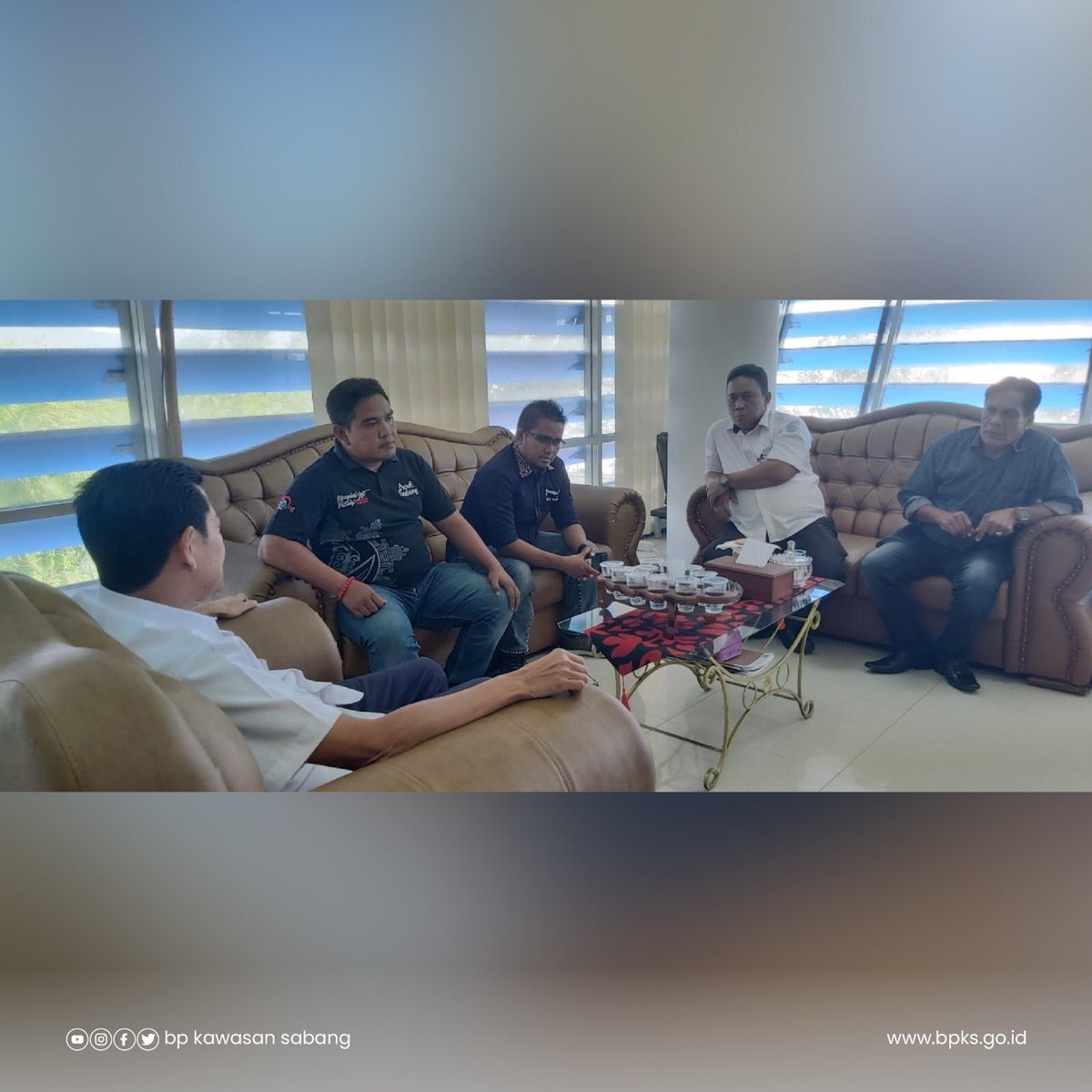 bpksgoid's tweet photo. SABANG | Sinergi Membangun Kawasan Sabang, BPKS Terima Kunjungan Silaturahmi Pengurus Persatuan Wartawan Indonesia (PWI) Kota Sabang, Senin (30/01/23). 

@NeidiAli @rezalevi2011 

#SahabatKawasan 
#bpkawasansabang
#PRCreativebpks https://t.co/1j3ju8zVtP
