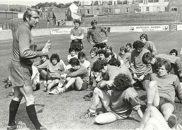 robertmdaws's tweet photo. #AlanDicks and his @BristolCity  team . April 1980 https://t.co/lZnbqHUC3X