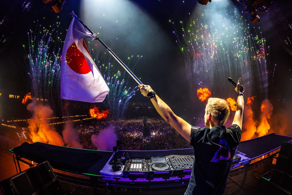 arminvanbuuren's tweet photo. Arigato Tokyo 🇯🇵 https://t.co/KaMX6TW4ym