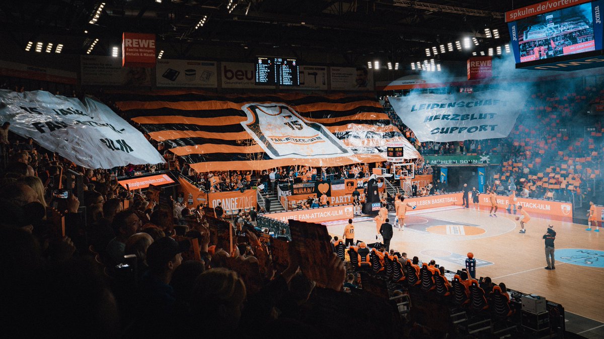 _felixsteiner's tweet photo. Respekt FAN-ATTACK Ulm. 15 Jahre Support. https://t.co/PjVZfrINc3