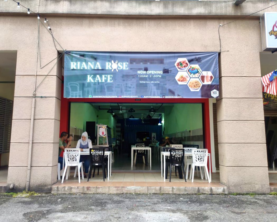 MohKeIpoh's tweet photo. Mencari tempat sarapan di Greentown, Ipoh? Moh ke Riana Rose Cafe!

Kafe ini baru sahaja dibuka. Untuk sarapan ada menu Nasi Lemak, Nasi Kerabu, Nasi Berlauk &amp; Roti Titab, Roti Bakar &amp; banyak lagi!

Nak makan tengahari ke malam pun boleh kome. Ada masakan panas &amp; western 😍 https://t.co/GWWVx058jT