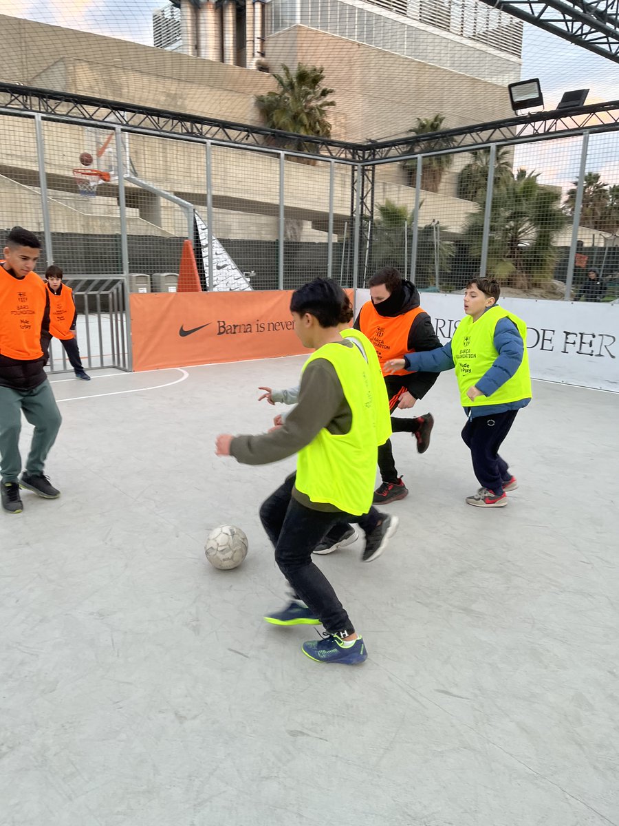 FundacioFCB's tweet image. ¡Primera salida de la temporada al espacio Play Barcelona de Nike en el Forum! Disfrutando del deporte con el objetivo de fomentar la inclusión social. 🤗 #MadeToPlay @Nike