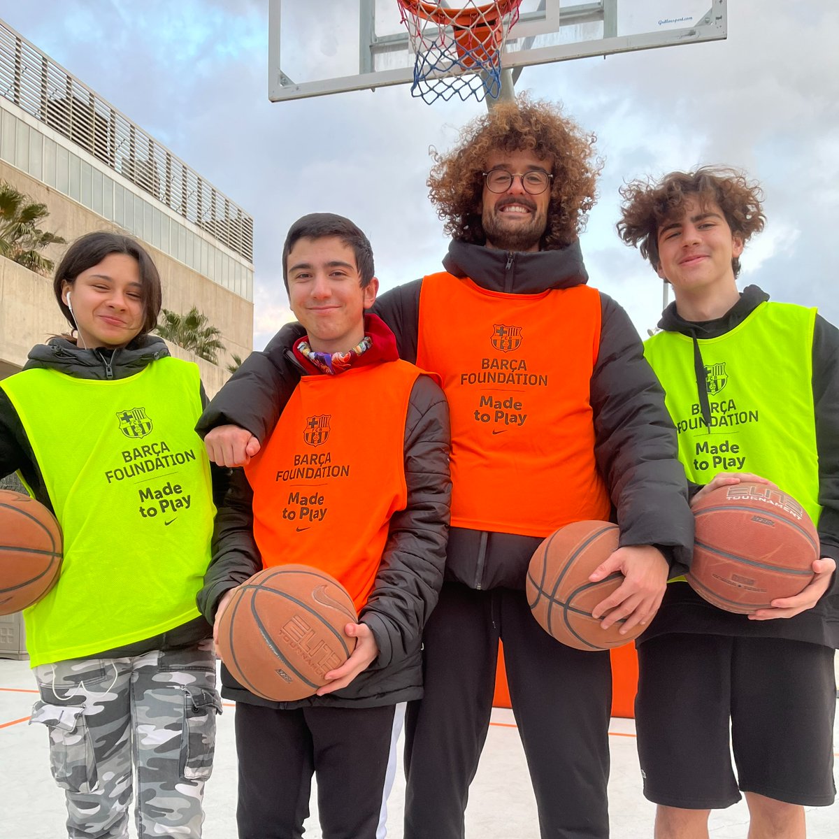 FundacioFCB's tweet image. Primera sortida de la temporada a l'espai Play Barcelona de Nike al Forum! Gaudint de l'esport amb l'objectiu de fomentar la inclusió social. 🤗 #MadeToPlay @Nike