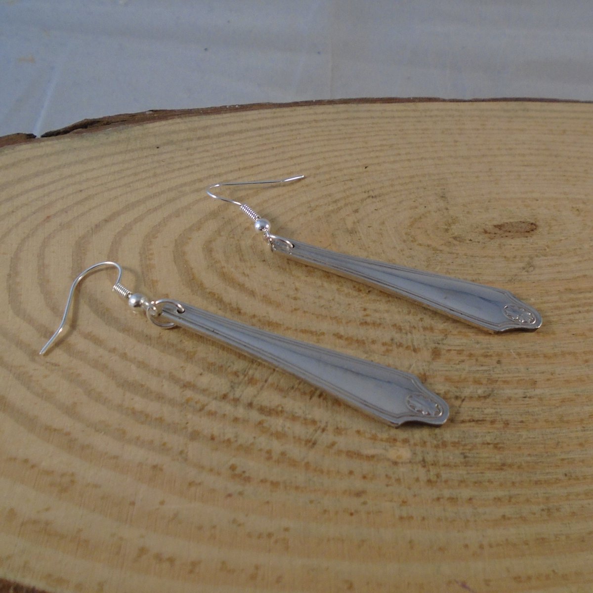 ObButterfly's tweet photo. New spoon earrings in my #etsy shop: Upcycled Silver Plated Sun Sugar Tong Handle Earrings https://t.co/wN1KwSjJyf #upcycled #recycled #silverplated #obbutterfly #handmade #handmadejewellery #spoonearrings #spoonjewellery #recycledjewellery #recycledearrings #quirky https://t.co/GxSiH0Vpsh