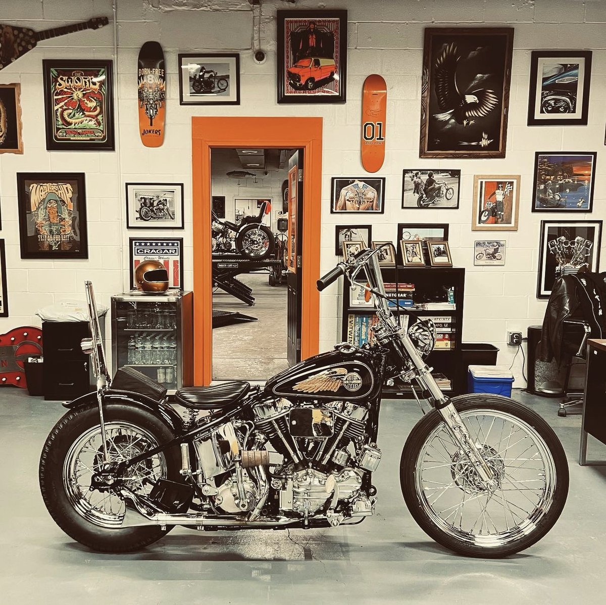 LowbrowCustoms's tweet photo. The latest build from our friends over at @chopmachinecycles #panheadsforever #panhead #choppershit #buildsomething #chopitbuilditrideit #panhead #harleydavidson #chopmachinecycles https://t.co/kiSBLaZjJX