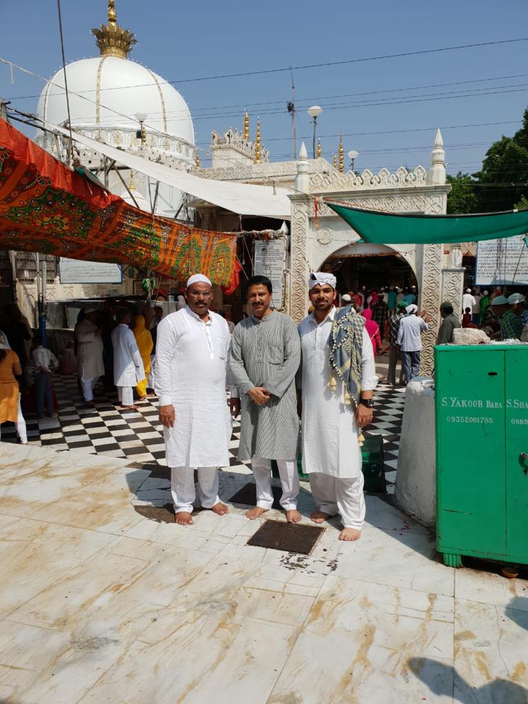 Samir1497's tweet photo. Tamam Muhibbine Ahle Baitع ko Hazrat Khwaja Gareeb Nawaz ر ki ❤️Chatti Sharif Mubarak❤️

#chattisharif #khawja #ajmer #dargah #chattisharifmubarak https://t.co/bYyut0l6RJ