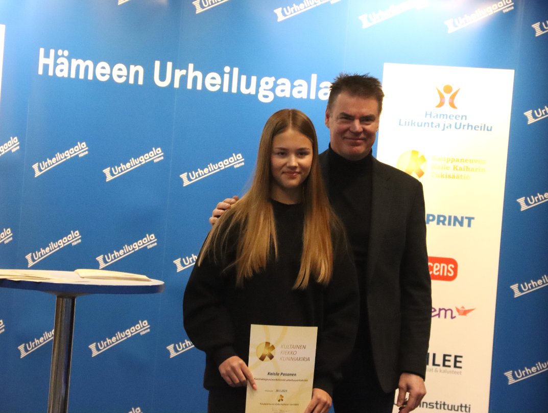 IlvesJuniorit's tweet photo. Ilveksen Kaisla Pasanen ja Eetu Turkki palkittiin tänään Tampere-talolla Kalle Kaiharin tukisäätiön stipendeillä! 🤩👏🏆 

Myös @IlvesEdustus riveihin palannut Santeri Haarala sai stipendin 😊🙌

➡️ https://t.co/xsBl4pVJ3h

#keltavihreä #ilves #tampere #kallekaiharintukisäätiö https://t.co/pb81evg4aa