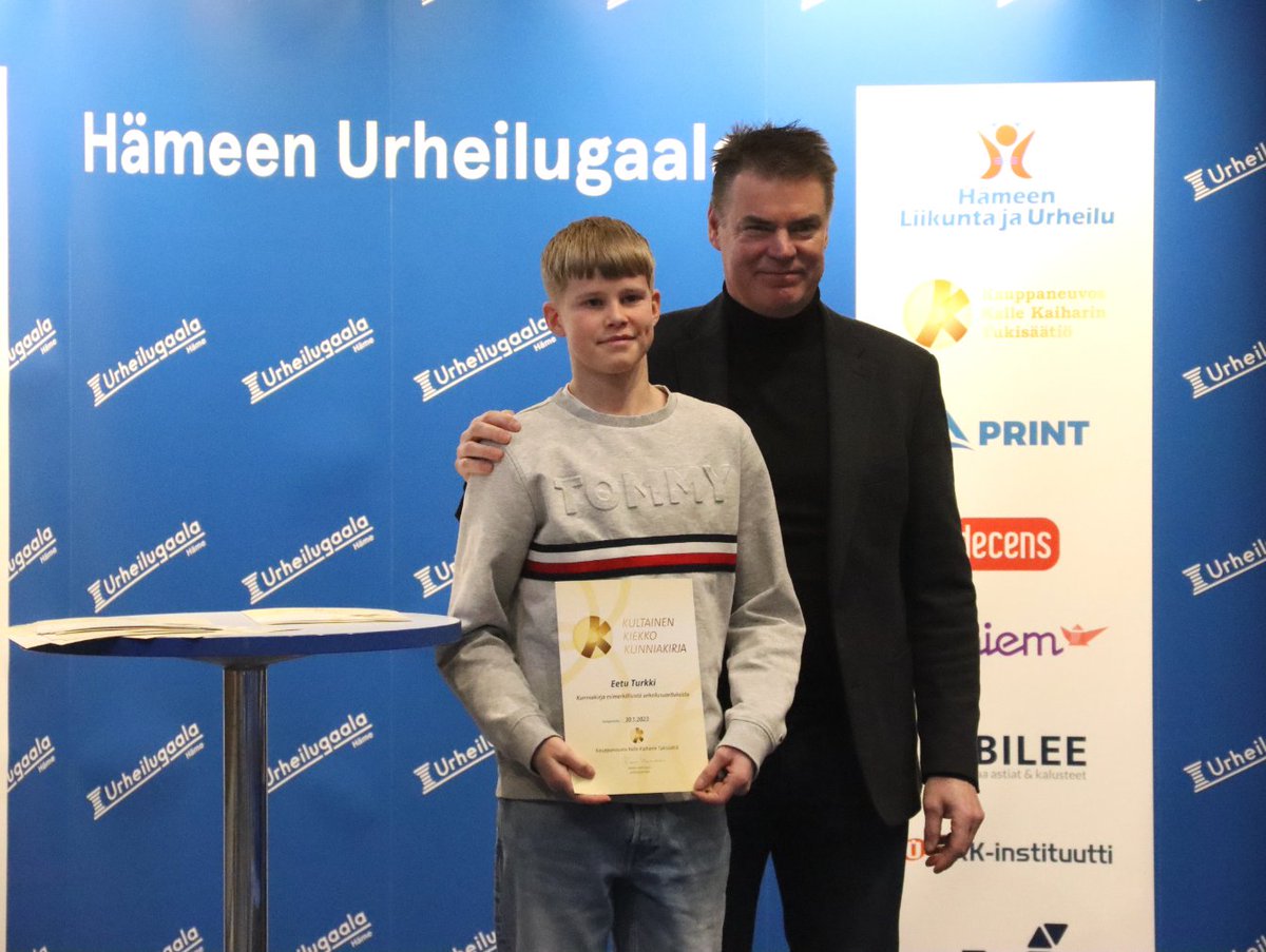 IlvesJuniorit's tweet photo. Ilveksen Kaisla Pasanen ja Eetu Turkki palkittiin tänään Tampere-talolla Kalle Kaiharin tukisäätiön stipendeillä! 🤩👏🏆 

Myös @IlvesEdustus riveihin palannut Santeri Haarala sai stipendin 😊🙌

➡️ https://t.co/xsBl4pVJ3h

#keltavihreä #ilves #tampere #kallekaiharintukisäätiö https://t.co/pb81evg4aa