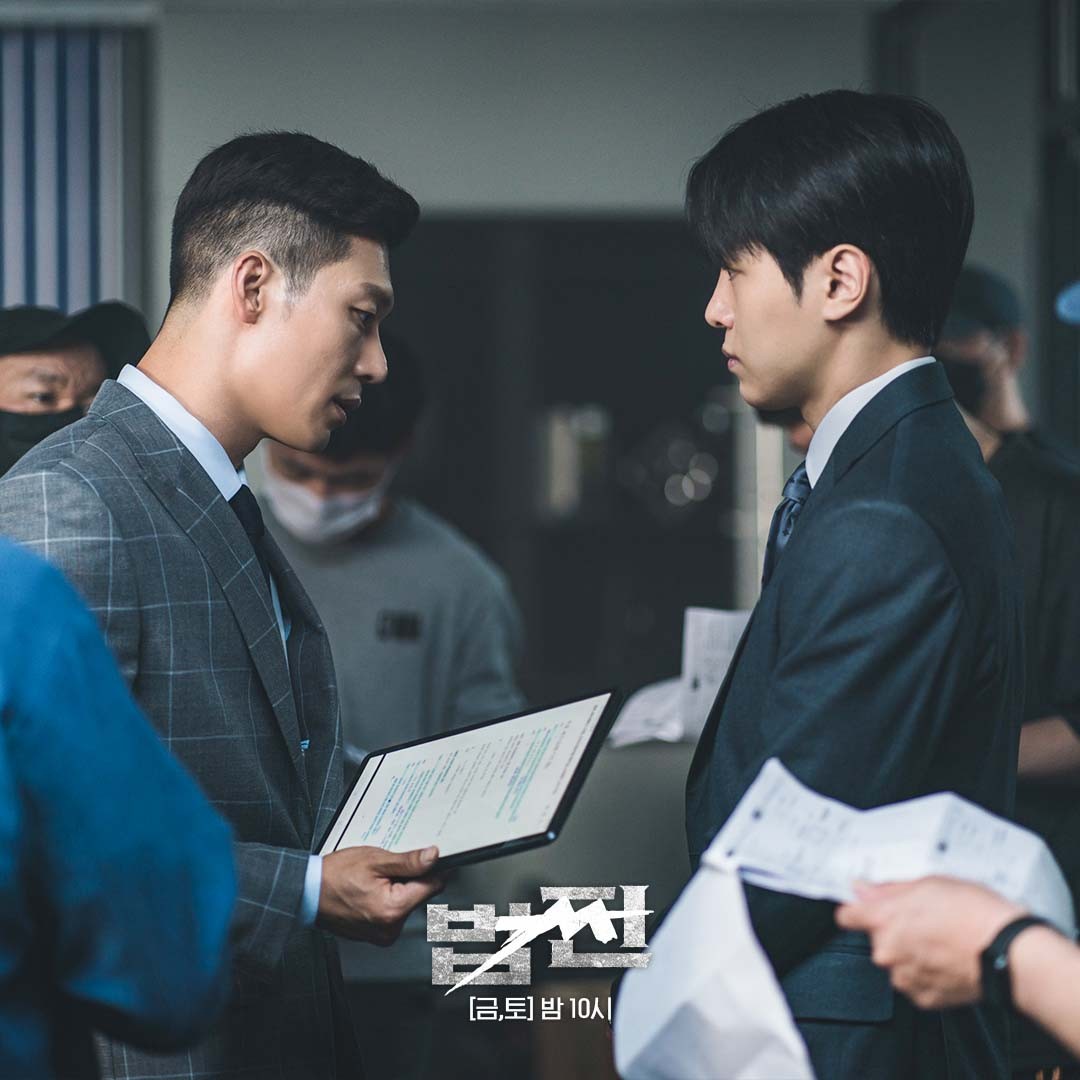 k_dramaindo_'s tweet photo. SBS #Payback behind the scene cuts: #MoonChaeWon #KimHongFa #ParkHoon #KangYouSeok https://t.co/kKqXXGwHkq