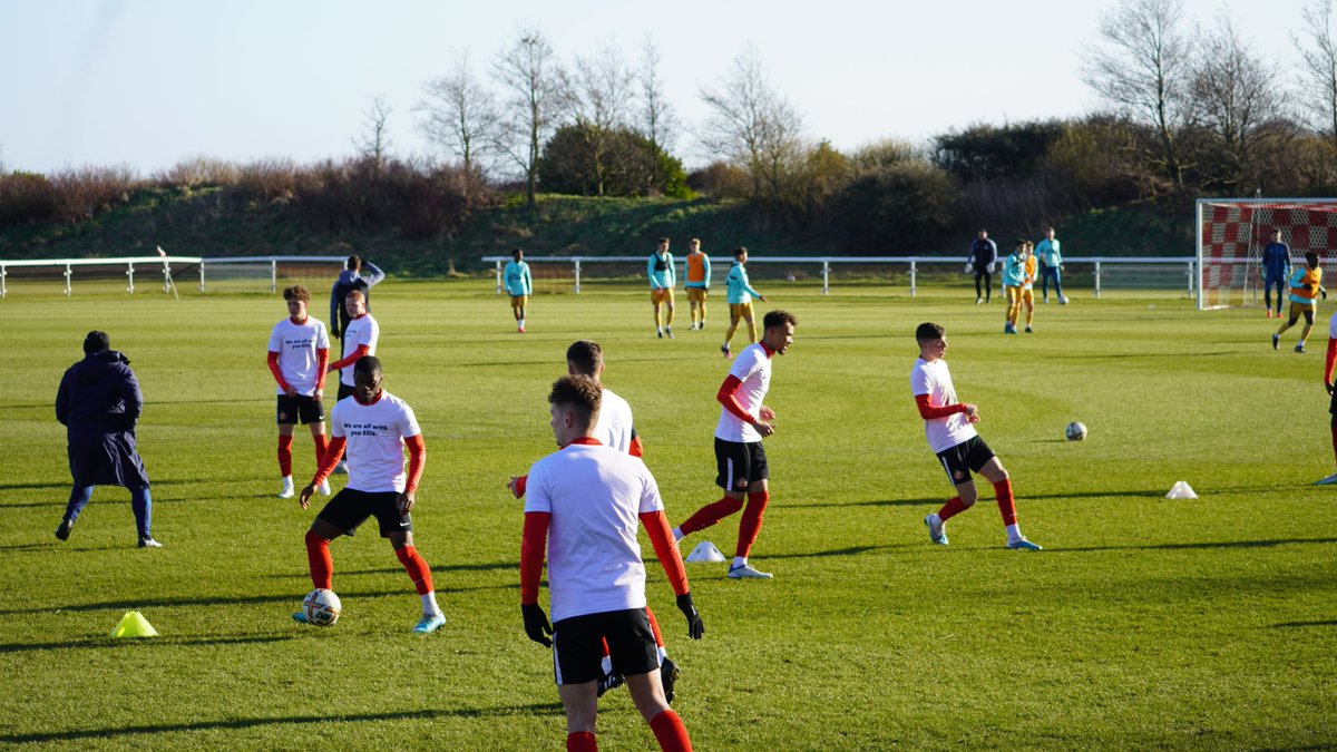 The Lads have warmed up today in T-shirts for Ellis Taylor and his family, with Ellis wearing his own tribute T-shirt.

We're all with you, <a href="/EllisTaylor21/">Ellis Taylor</a> ❤️🤍

#SAFCAcademy | #PL2