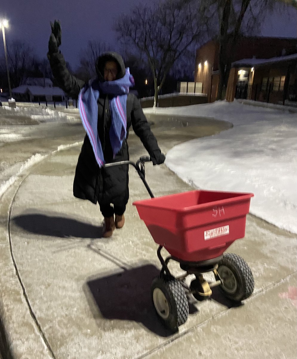 ofeliakoo's tweet photo. She is always ready to take care of us. Thank you, Mrs. Peña!! Ella siempre esta lista para cuidarnos y ayudarnos. ¡¡Gracias, Sra. Peña!!! @SunnyHill220 @edgar_dlm_gtz @LaMaestraFausto https://t.co/WotWmxUO5W