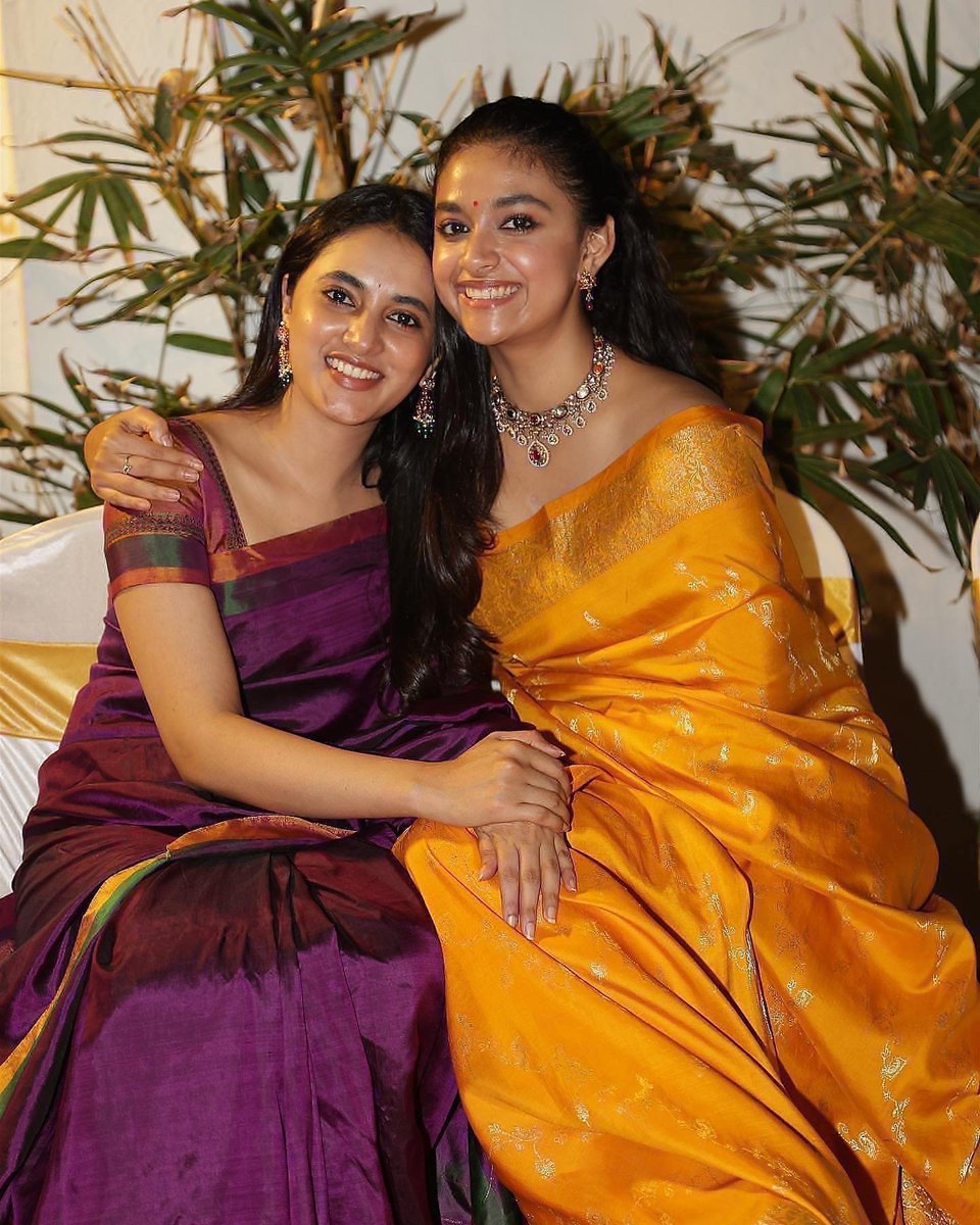 PMFCKerala's tweet photo. ~Pinks🤍😻✨

#PriyankaMohan #KeerthySuresh
@priyankaamohan https://t.co/pyg2OXSOlD