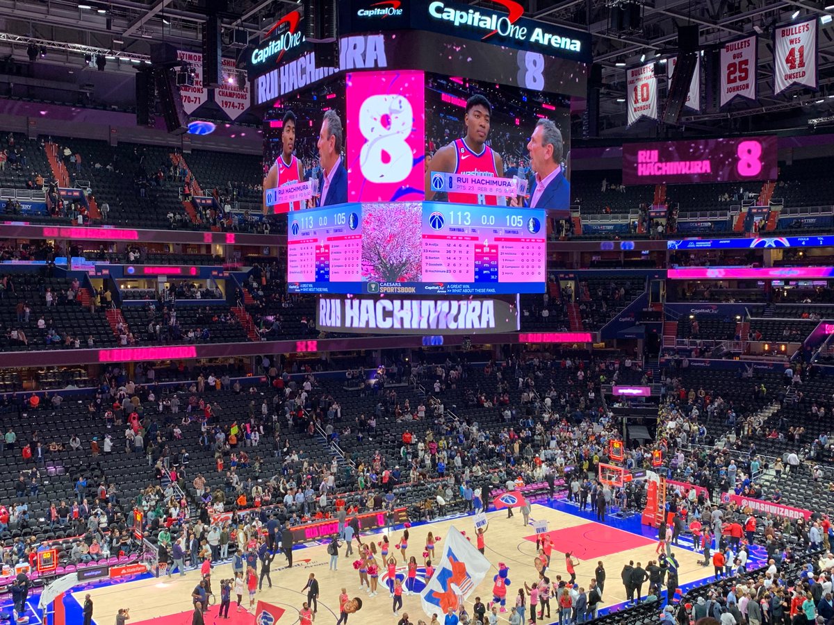 八村塁さん、11月にワシントンDC寄った時に客席で観てました。ダブルクラッチ決めて会場めっちゃ盛り上げて、試合後インタビューにも選ばれてました。
最近レイカーズ移籍したり相変わらず大活躍で、富山県出身としてこっそり応援してます。僕もちょっとは頑張らないと。。