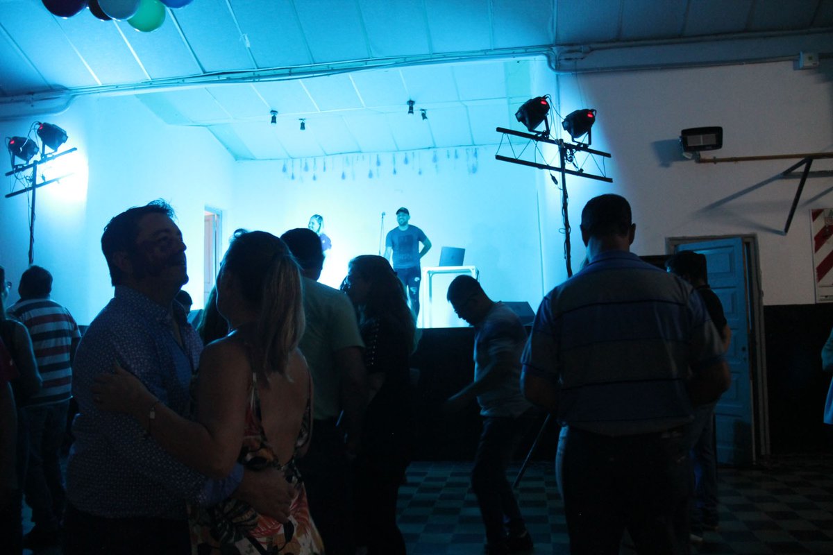 #HacemosCulturaEntreTodos
El viernes estuvimos compartiendo los festejos del 130° aniversario de la fundación de Colonia Almada <a href="/MuniAlmada/">Muni Colonia Almada</a> 
Al salón de la Sociedad de Beneficencia, que lució repleto, llevamos para disfrutar la música de Lunátikos. 
Feliz cumpleaños Almadences🎂!