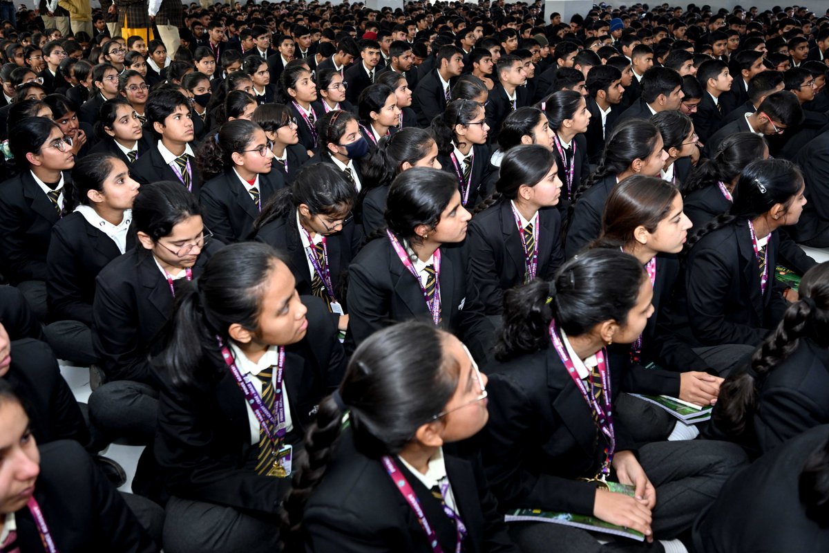 Prince_Eduhub's tweet photo. On the campus of Prince Academy, Palwas Road, Class IX and XI students were felicitated and honored for their academic achievements during the Internal Assessment.
#Prince #PrinceEduhub #CBSE #Sikar #PrinceAcademy #WorldClassCBSESchool #BestSchool #BestSchoolInSikar #India https://t.co/ofn8Yah5nF