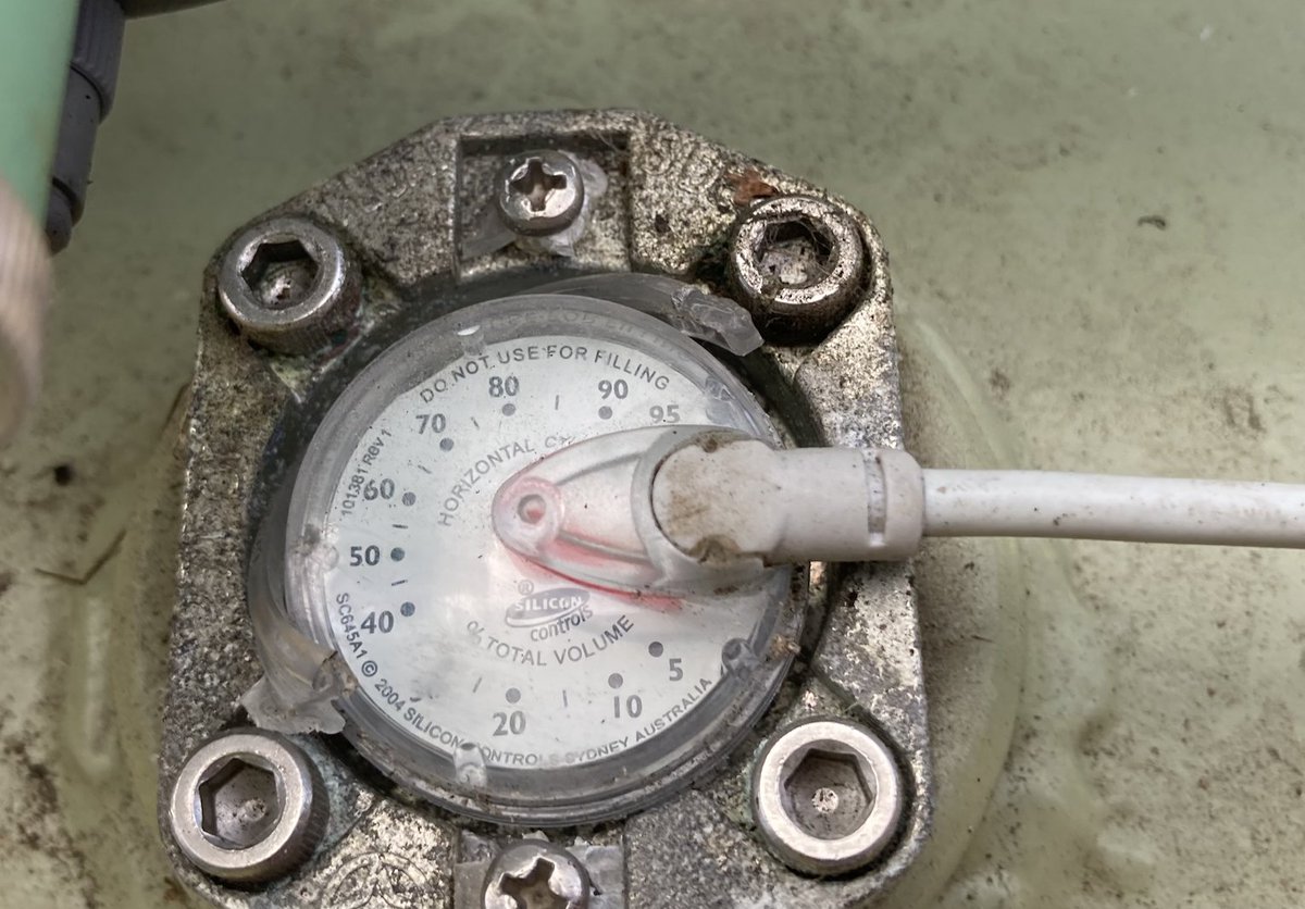 SpiderElectron's tweet photo. @officialcalor I'm getting seriously anxious - have been asking you to top up my tank for more than 2 weeks. Yet you STILL cannot say when the delivery will be. Is calor on the brink of collapse? https://t.co/FRLh9xlfu2