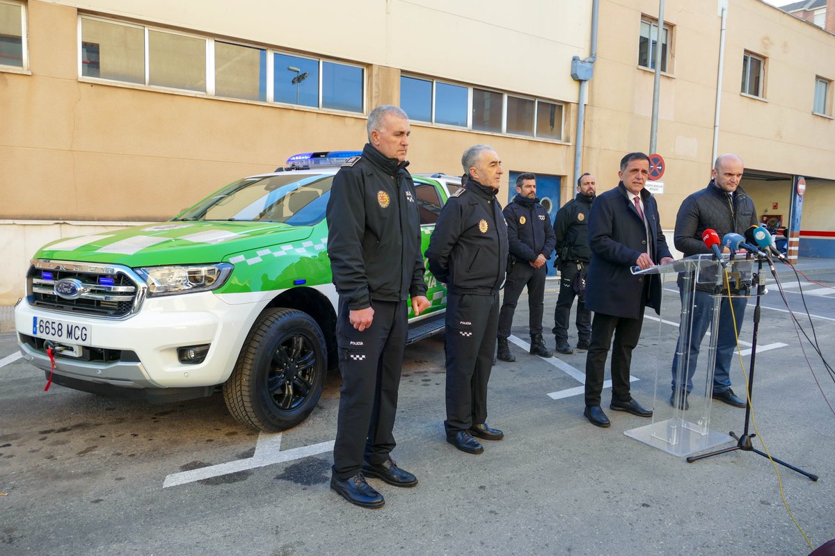 SerranoJAntonio's tweet photo. 👮‍♀️👮‍♂️Desde que llegamos al Gobierno del @AytoMurcia nos marcamos como objetivo aumentar la #seguridad en #Murcia y pedanías

En 2⃣ años hemos aumentado la plantilla de
@MurciaPolicia en 138 agentes a los que sumaremos otros 37 de una nueva convocatoria de oferta pública de empleo. https://t.co/jhwtJ7v0Qw