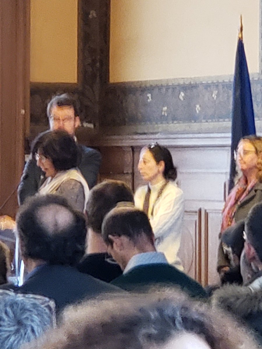 MetropolisDate's tweet image. #Paris12 Mme #Lanouar Directrice de la #Dsin répond à @AntoineGuillou en présentant l'activité et l'actualité des projets informatiques en cours et à venir de la direction au service des citoyens projets chers à @Anne_Hidalgo et @egregoire ex "dans ma rue"
paris.fr/pages/signaleu…