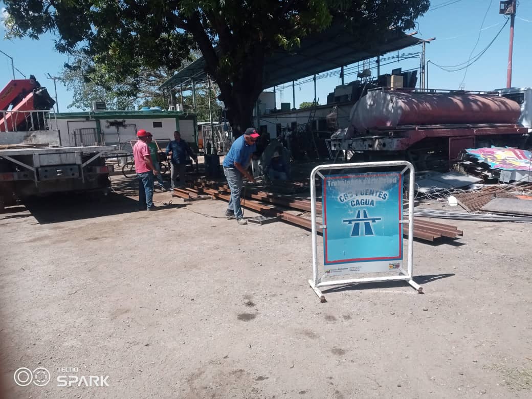Nuestra #ClaseTrabajadora inició la fabricación de las piezas para el ensamblaje de las barandas que serán utilizadas en el puente ubicado entre la SUB-ESTACIóN CORINSA y la comunidad de Prados de la Encrucijada, en el mcipio. Sucre Edo. Aragua.
#LasSancionesCastiganLaSalud