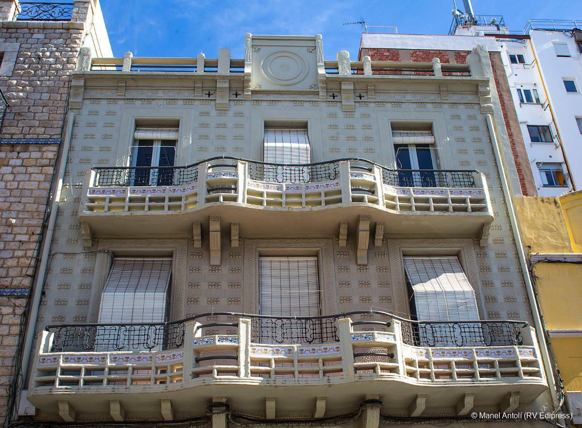 #TarragonaHistòriaViva 🏢 En Tarragona hay varias obras modernistas realizadas por arquitectos de la época: Jujol, Pujol de Barberà, Domènech i Montaner...

👣 Te proponemos hacer una ruta por el modernismo tarraconense ➡️ ow.ly/8tNZ50Jy7sk
📸 M. Antolí (RV Edipress)