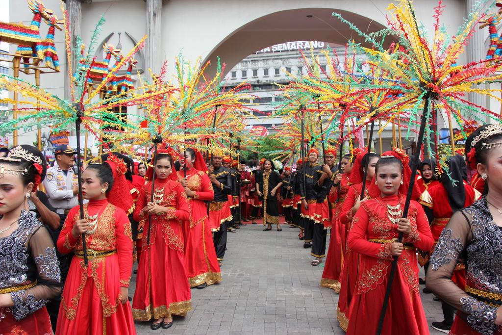 gregetsmg's tweet photo. Sanggar Greget menyambut Walikota Semarang Ibu Hevearita Gunaryanti Rahayu di Halaman Balaikota Semarang dalam rangka tasyakuran pesta rakyat atas Pelantikan Walikota Semarang periode 2021 - 2026✨

Senin, 30 Januari 2023

#gregetsmg #sanggartarigreget #semarang #FYP https://t.co/MdDPFGSf2n