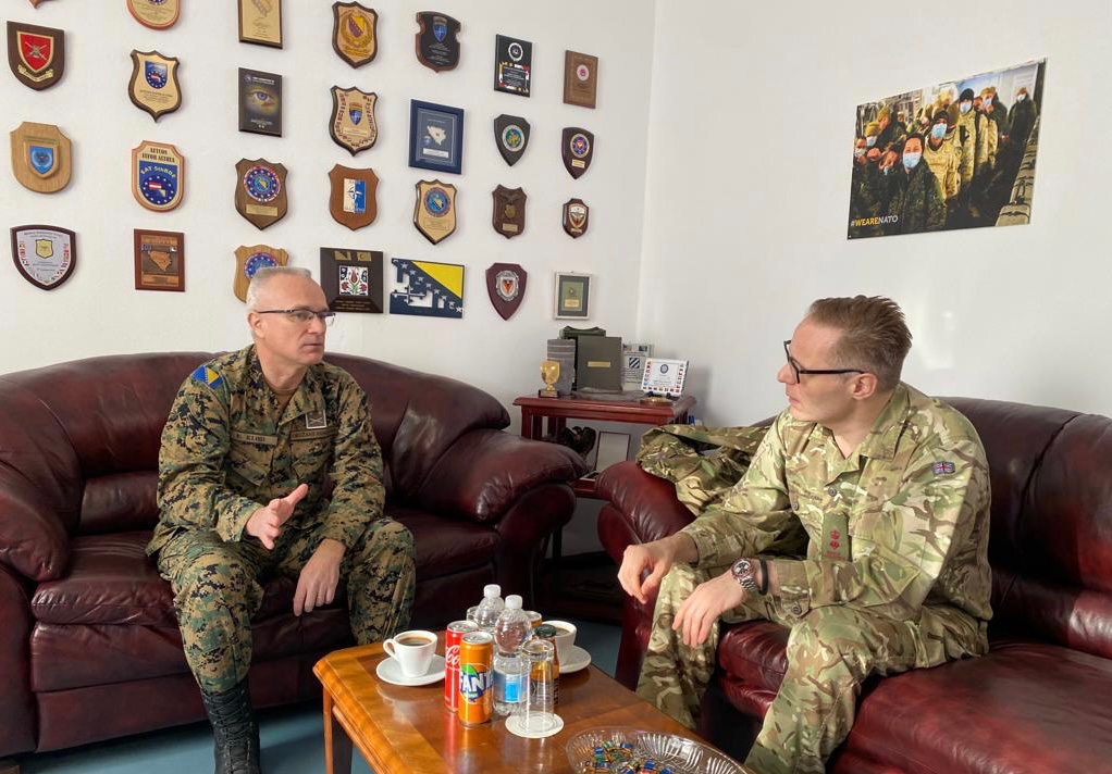 UKDefenceinBiH's tweet photo. In Tuzla today for a visit to the 5th Infantry Brigade of 🇧🇦 Armed Forces and to meet the outstanding Alumni Officers from @RMASandhurst and @ComdtCranwell serving here. #UKinBiH #NextGen @DefenceHQ https://t.co/7awnZn5Iyl
