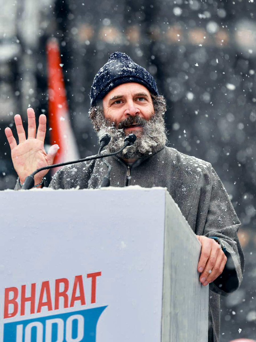 silentshad83's tweet photo. @RahulGandhi  जी भारत जोड़ो यात्रा की सफलता के लिए आपको तहे दिल से मुबारकबाद अभी तो यह अंगड़ाई है आगे लंबी लड़ाई है #BharatJodoYatraFinale https://t.co/QrhFUYaLxN