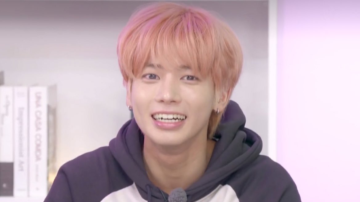 cutecatsquirrel's tweet photo. if taehyun not peach then why pink circle 🍑 https://t.co/i9gqkqwQi5
