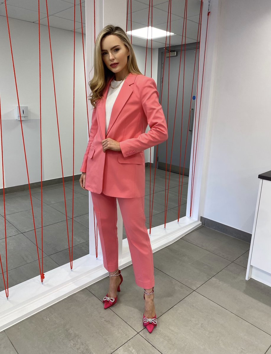 LucanSC's tweet image. With the long weekend just around the corner stylist Rob Condon has pulled together his favourite looks to take you through the bank holiday in style! Check out our latest fashions as featured on this morning’s Ireland AM.