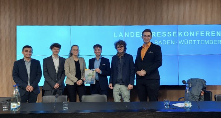 Heute haben wir bei unserer Landespressekonferenz unser Grundsatzprogramm vorgestellt. Ab sofort ist es auf unserer Website zu finden: LSBR.de