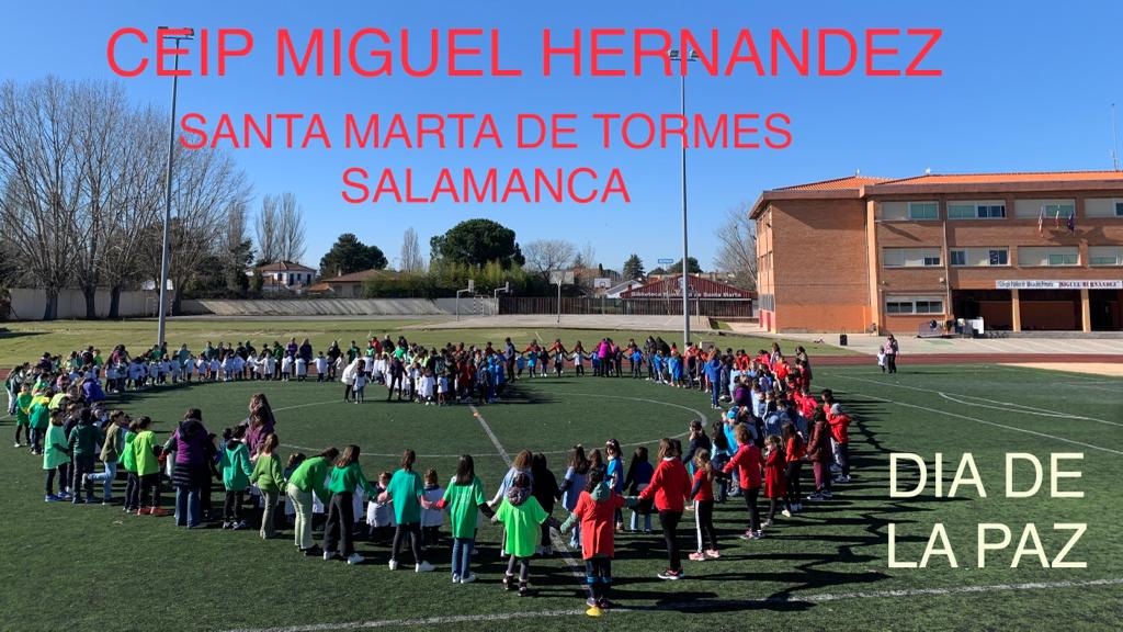 CMIGUELHERNNDE1's tweet photo. DIA DE LA PAZ: Hoy hemos elaborado un gigantesco corazón,  tan grande como el de nuestro alumnado, tan grande que hasta se ve desde el cielo (geolocalización). https://t.co/nt4o0c832i