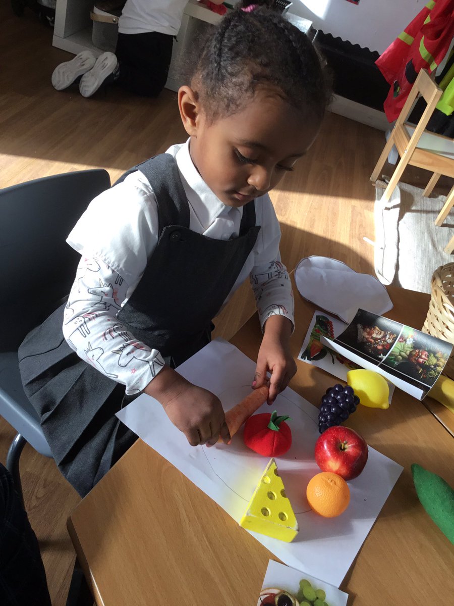 NurserySilas's tweet photo. Nursery have been looking at the art work of Giuseppe Arcimboldo, using fruit and vegetables to create faces ππ₯¦π«π #fruitfaces #artwork @stsilasschool @RainbowEduMAT https://t.co/MCp4bDpG76