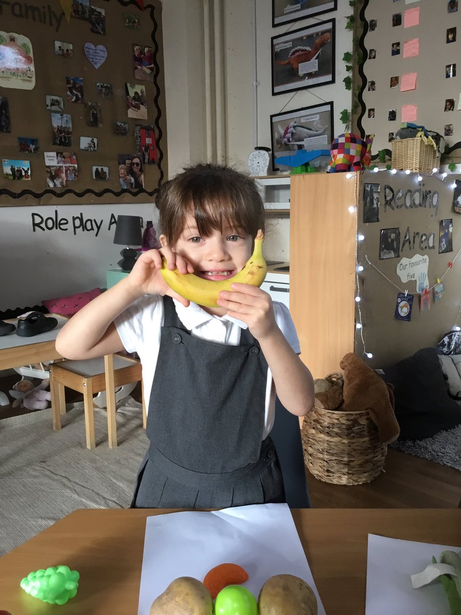 NurserySilas's tweet photo. Nursery have been looking at the art work of Giuseppe Arcimboldo, using fruit and vegetables to create faces ππ₯¦π«π #fruitfaces #artwork @stsilasschool @RainbowEduMAT https://t.co/MCp4bDpG76