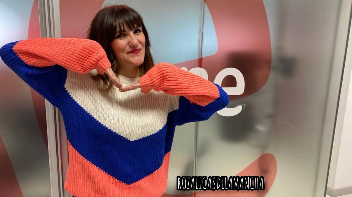 rozalicas's tweet photo. Lo que no sabes es que cada fan que te apoya es feliz con tan sólo verte🤞✨️🎶 @rozalenmusic 
#FelizLunesATodos 🫶
#happiness #smile #singer #music #photo #photography #tagsforlike https://t.co/6FWXtiN9yi