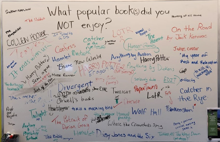 Library4NUCC's tweet photo. What a great question: What popular book(s) did you NOT enjoy?
#librarytwitter #booklove #NOLove #NotPopular #studentengagement #whiteboardquestion https://t.co/Y3ciUeJF3I