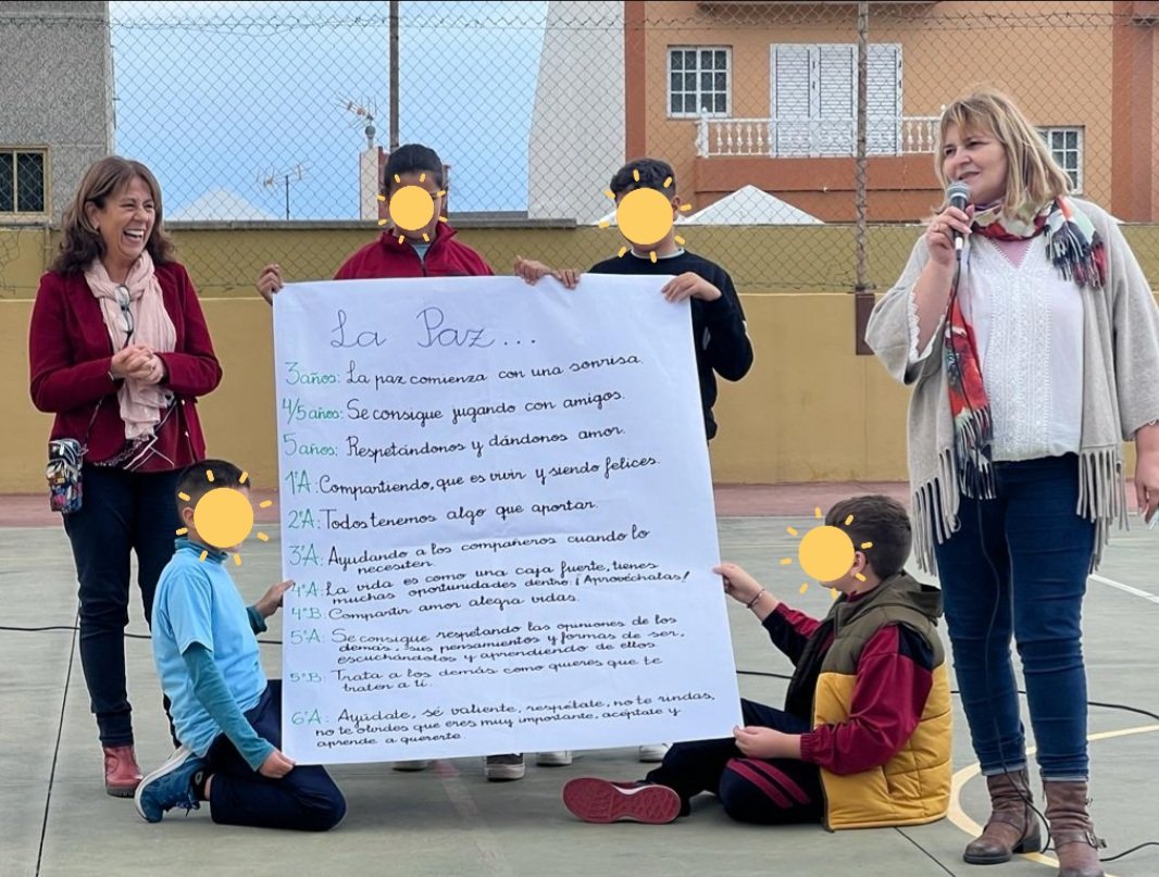 MariaCeip's tweet photo. DÍA DE LA PAZ
Nuestro alumnado ha elaborado unos principios de actuación para alcanzar la Paz. Si hiciéramos caso de la sabiduría de nuestros chicos y chicas, el mundo iría muchísimo mejor.
Hemos compartido un rato precioso con música y juegos en el patio. Feliz día de la Paz https://t.co/EIx8noXUhl