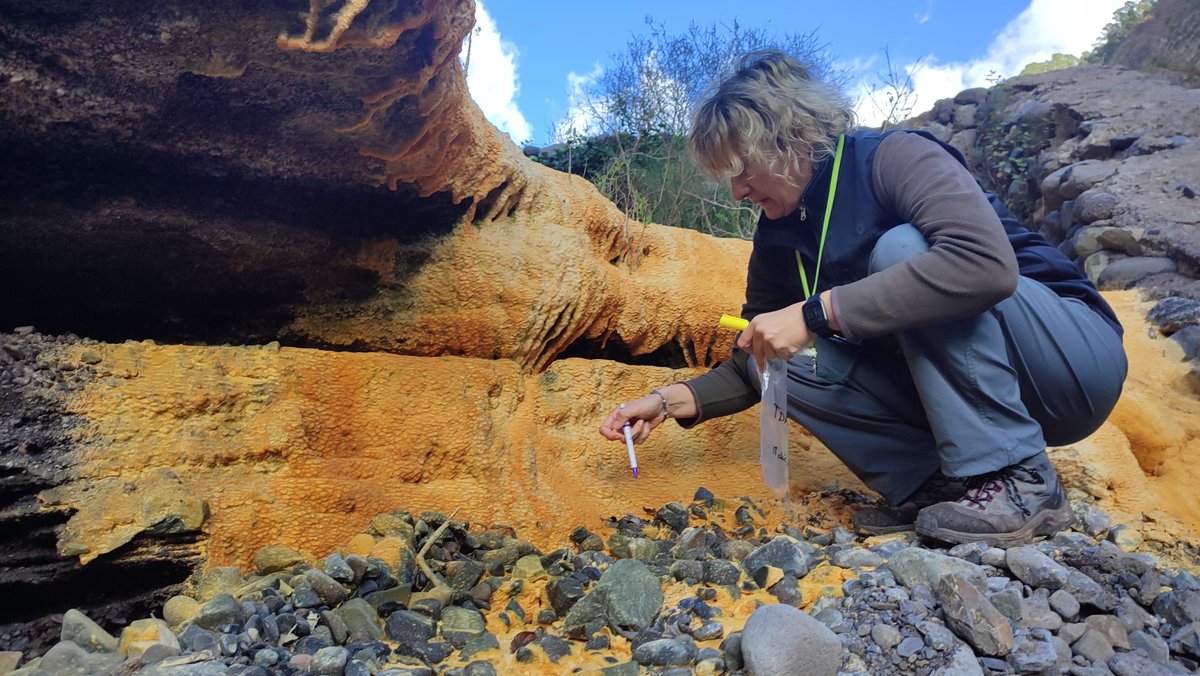 IGME1849's tweet photo. 😊El proyecto #IVRIPARC ‘Impactos, vulnerabilidad y resiliencia de la Geodiversidad y el Patrimonio Geológico ante el Cambio Global en los Parques Nacionales Canarios’, sigue en marcha👉en La Caldera de Taburiente.+https://t.co/qX337kCA8q #IGME_CSIC #ULL #ULPGC #UNED #UCM #URJC https://t.co/n28iHRpkqx