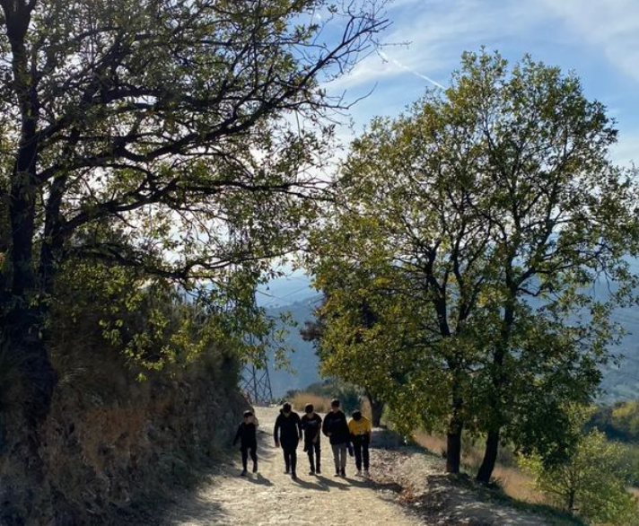 InsOlimpia's tweet photo. L’alumnat de primer d’ESO, a la matèria d’educació física, ha pujat a Sant Ramon 💪🏽

#OlímpiaTeam
#1rESO
#SantRamon
#trekking
#Senderisme
#Cim
#Montanya
#Montbaig
#Cebllob
#Pujada
#muntanya
#EducacióFísica https://t.co/a1qMUCQvnv