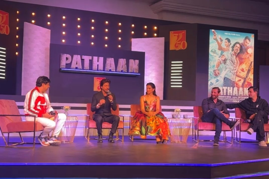 filmokposmortem's tweet photo. After success of #Pathaan the press conference was organised for share the positive review & experience of film cast and director.
#SharukhKhan
#deepikapadukone #johnabrahim #sidharthanand #SRK𓃵
#YRFSpyUniverse #YRF50 #success #PathaanCollection #Pathaan500crWorldWide https://t.co/QZRIzDIdOh