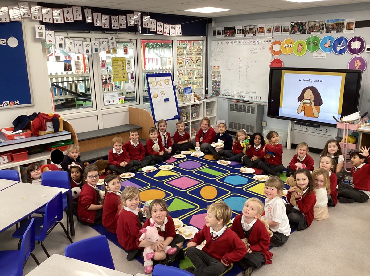 Sunshine Class had fun making Paddington Bears favourite food, marmalade sandwiches! We had a teddy bears picnic and enjoyed eating them!